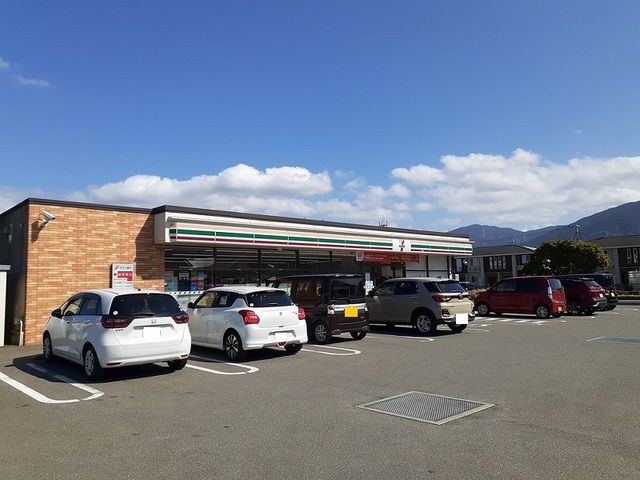 近くのセブン-イレブン唐津バイパス店まで1,000m（徒歩13分）