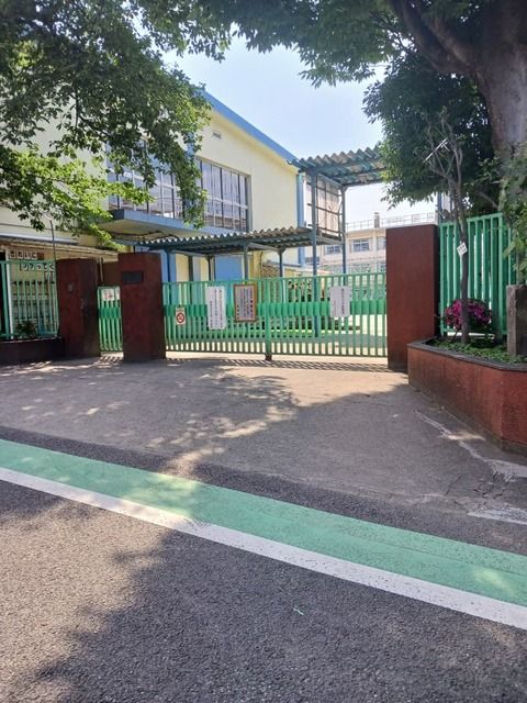 近くの小学校まで1,500m（徒歩19分）