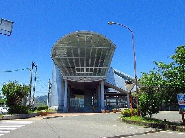 近くの駅まで3,500m（徒歩44分）