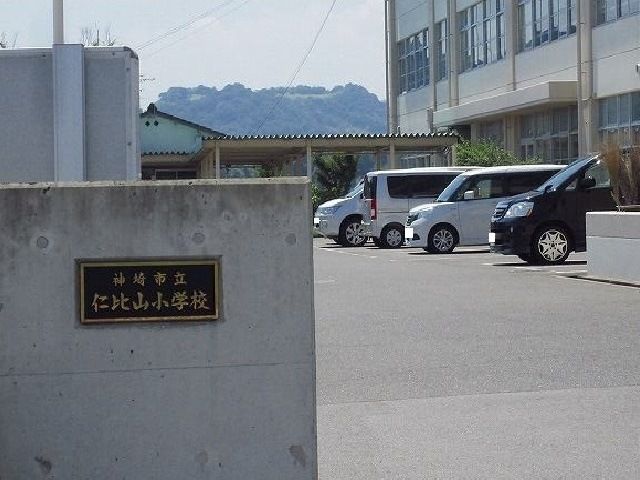 近くの小学校まで1,500m（徒歩19分）