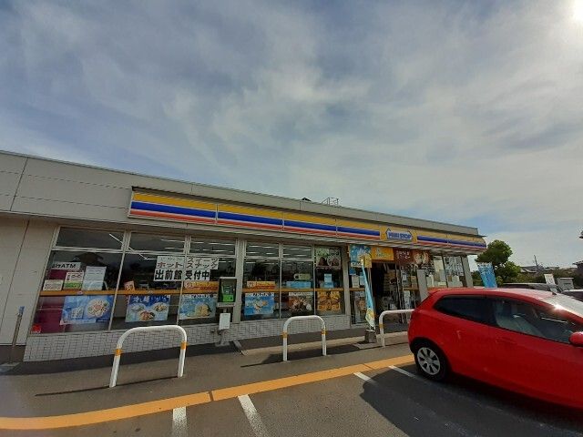 近くのコンビニまで550m（徒歩7分）