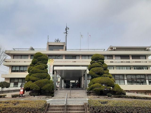 近くの役所まで1,800m（徒歩23分）
