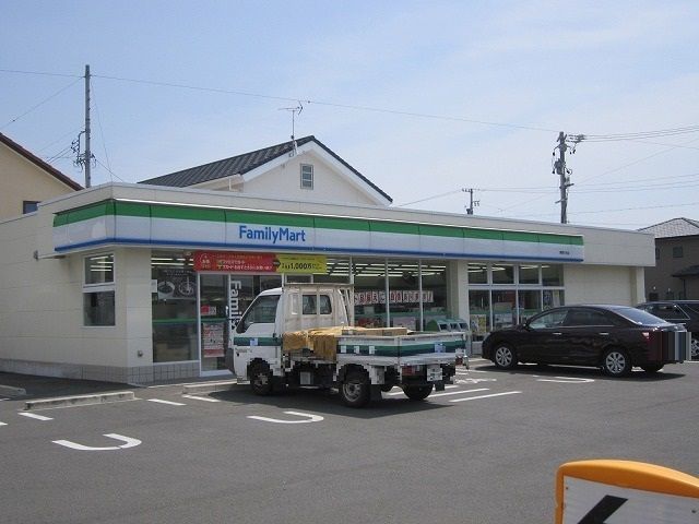 近くのコンビニまで550m（徒歩7分）
