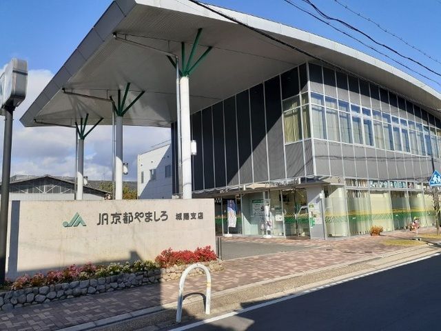 近くの銀行まで600m（徒歩8分）