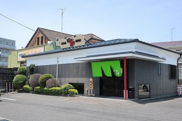 近くの飲食店まで600m（徒歩8分）