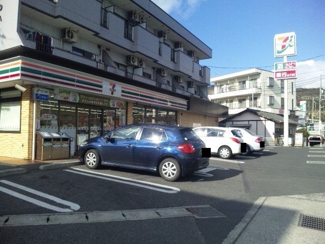 近くのコンビニまで355m（徒歩5分）