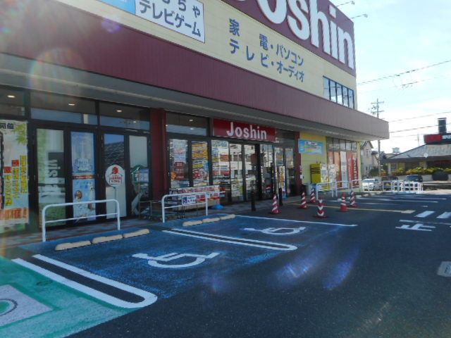 近くの施設まで1,200m（徒歩15分）
