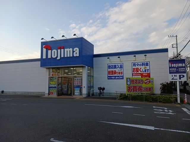 近くの施設まで1,300m（徒歩17分）