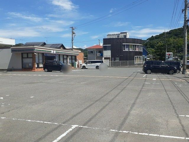 近くのコンビニまで1,029m（徒歩13分）