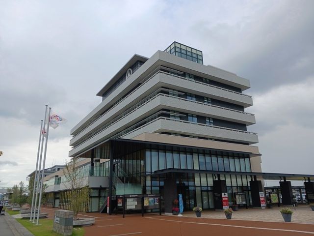 近くの小野市役所まで750m（徒歩10分）