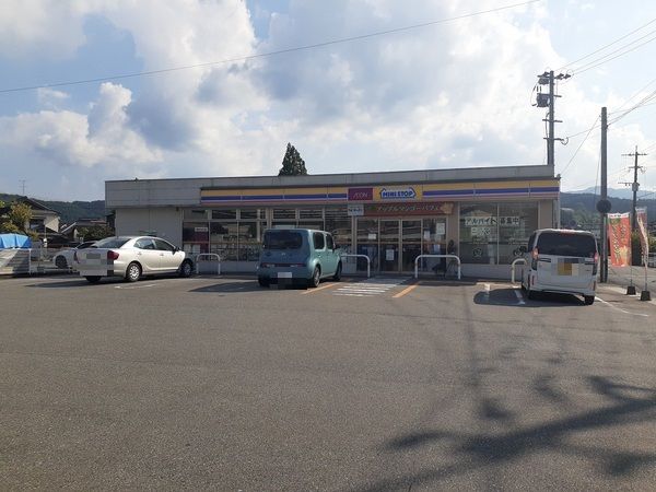 近くのコンビニまで230m（徒歩3分）