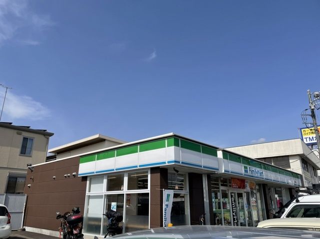 近くのコンビニまで500m（徒歩7分）