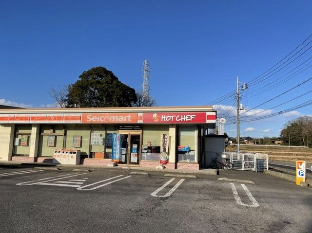 近くのコンビニまで600m（徒歩8分）