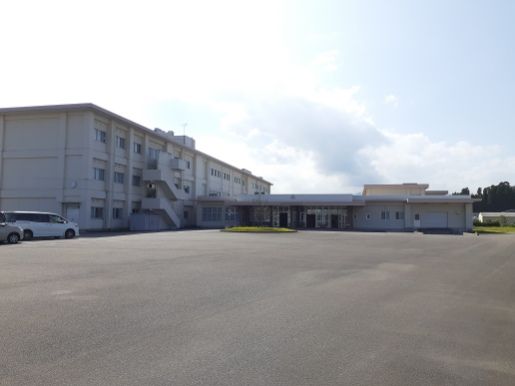 近くの西都市立妻南小学校まで950m（徒歩12分）