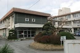 近くの小学校まで170m（徒歩3分）