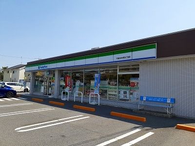 近くのコンビニまで300m（徒歩4分）