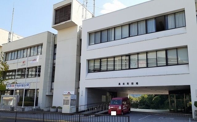 近くの島本町役場まで1,200m（徒歩15分）