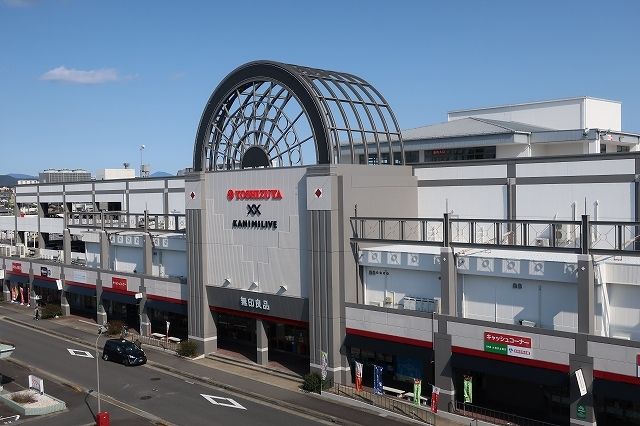 近くのPATIOまで1,100m（徒歩14分）