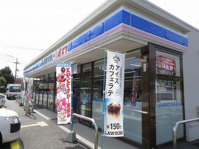 近くのコンビニまで550m（徒歩7分）
