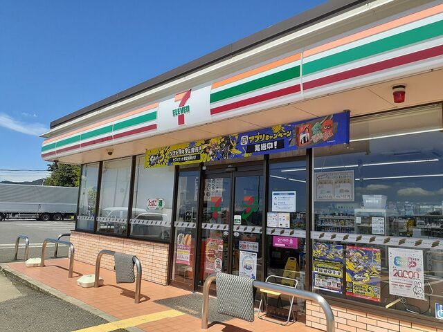 近くのコンビニまで750m（徒歩10分）
