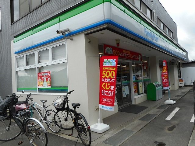 近くのコンビニまで260m（徒歩4分）