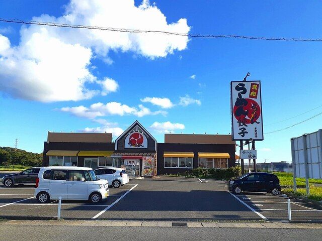 近くの飲食店まで600m（徒歩8分）