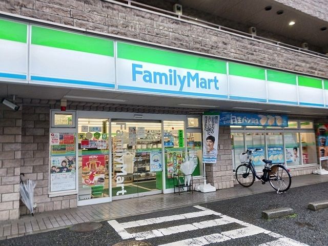 近くのコンビニまで260m（徒歩4分）