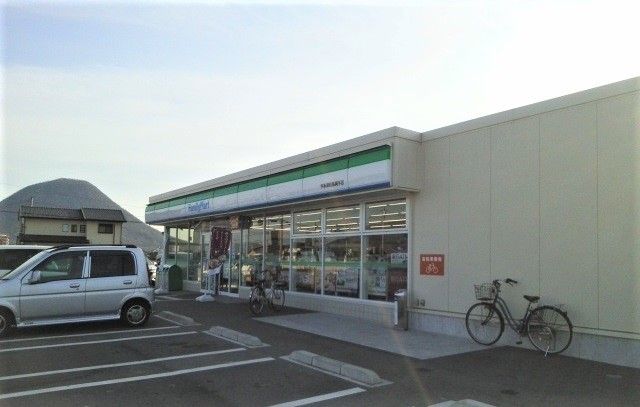近くのコンビニまで550m（徒歩7分）