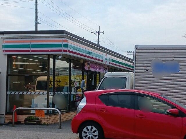 近くのコンビニまで1,034m（徒歩13分）