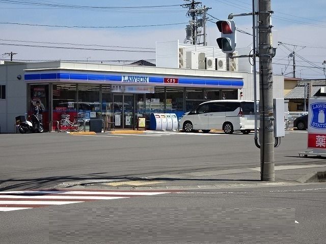 近くのコンビニまで600m（徒歩8分）