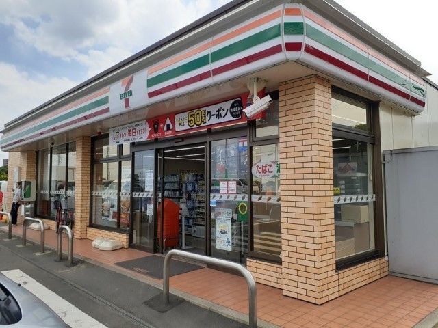 近くのセブンイレブンまで400m（徒歩5分）
