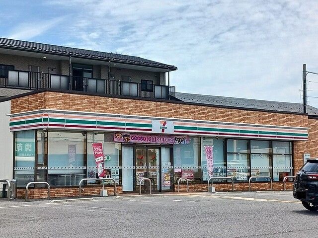 近くのコンビニまで760m（徒歩10分）