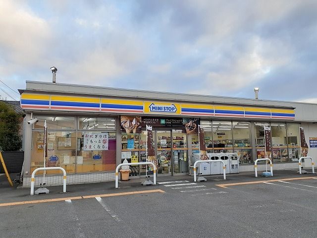 近くのコンビニまで350m（徒歩5分）