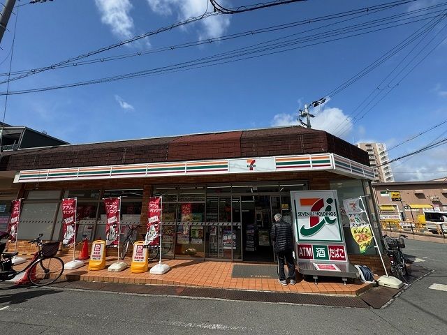 近くのコンビニまで450m（徒歩6分）
