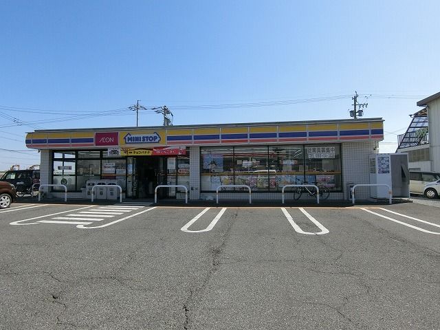 近くのミニストップ岐阜下磯店まで1,266m（徒歩16分）