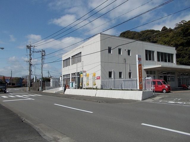 近くの郵便局まで850m（徒歩11分）