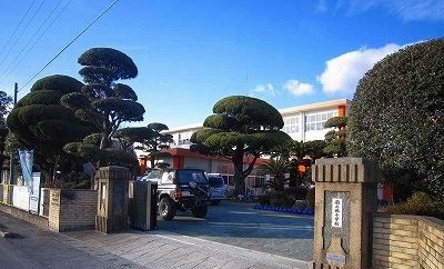 近くの小学校まで350m（徒歩5分）