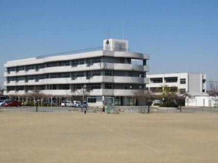 近くの小学校まで650m（徒歩9分）