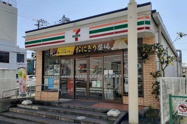 近くのセブンイレブンまで100m（徒歩2分）