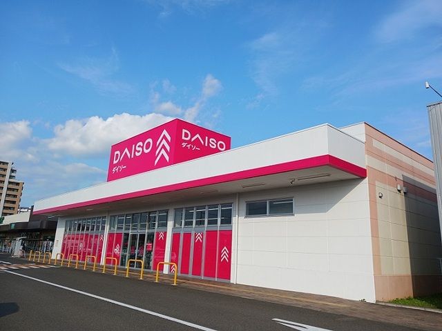近くのダイソーみやぎ生協岩切店まで1,200m(徒歩15分)