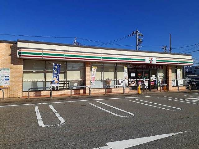 近くのセブンイレブン南砺二日町店まで2,000m（徒歩25分）