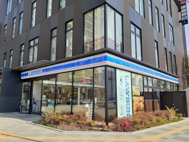 近くのコンビニまで550m（徒歩7分）