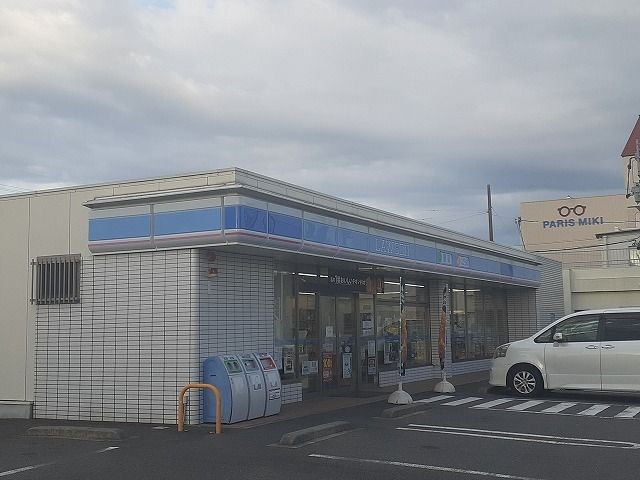 近くのローソンまで370m（徒歩5分）