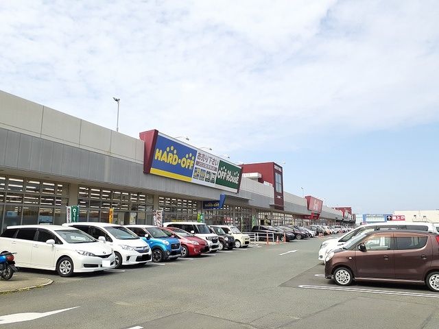 近くのスーパーまで1,900m（徒歩24分）