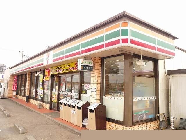 近くのセブンイレブン　西都岡富店まで700m（徒歩9分）
