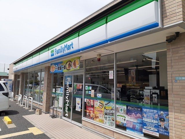 近くのコンビニまで560m（徒歩7分）