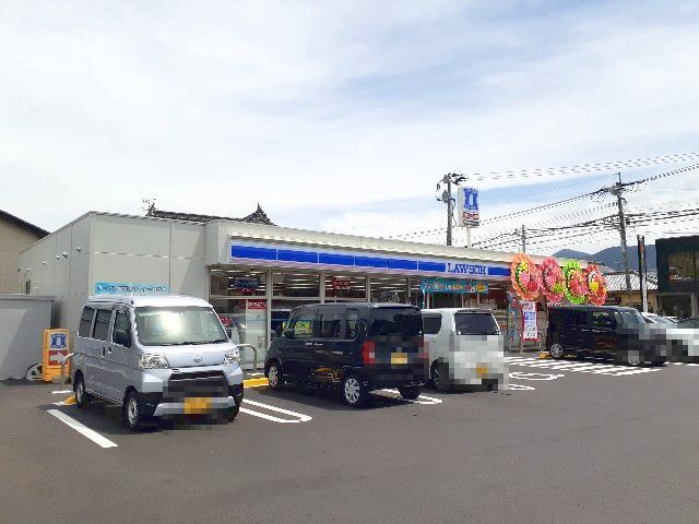 近くのコンビニまで550m（徒歩7分）