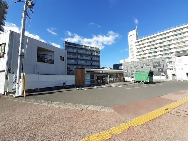 近くのセブン-イレブン 高知桟橋通１まで220m（徒歩3分）