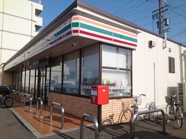 近くのコンビニまで400m（徒歩5分）