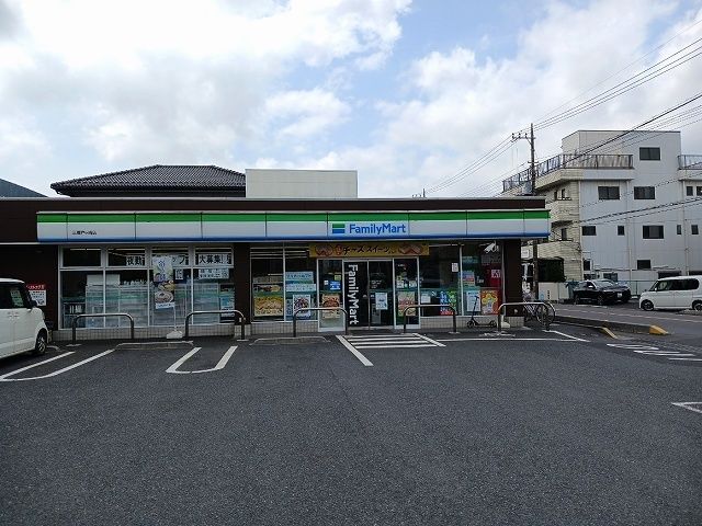 近くのコンビニまで200m（徒歩3分）